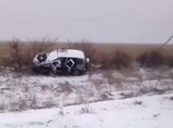 На видео попала Chevrolet Niva, перевернувшаяся на трассе под Волгоградом 