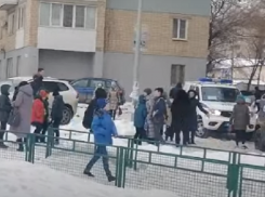 СК проверяет массовое минирование школ в Волгограде