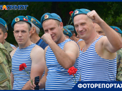 Центр Волгограда заполнили десантники в голубых беретах