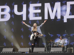 От записи звука в шкафу до выступления на стадионе: волгоградская группа «В чем дело?» открыла ParkSeason Fest