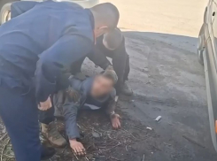 Двоих журналистов по-крупному задержали в Волгограде