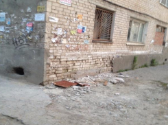 Волгоградцы жалуются на очередное разрушающееся общежитие