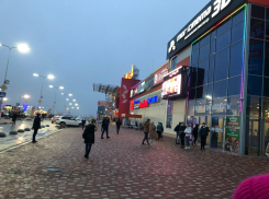 В Волгограде срочно эвакуируют торговый центр: видео