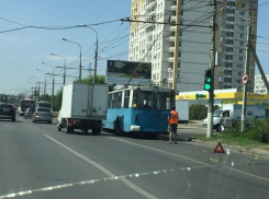 Из-за поломки троллейбуса парализовано движение на севере Волгограда