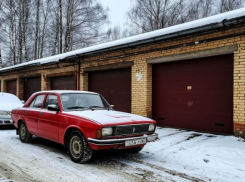 Пожар вспыхнул в гараже под Волгоградом, есть пострадавший
