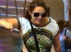 В Волгограде в ТЦ «Акварель» фокусники обокрали 14-летюю школьницу