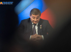 Волгоградский губернатор Андрей Бочаров пообещал ответить на все 3000 вопросов с прямой линии
