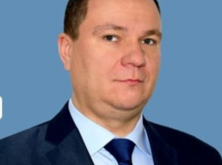 Вывели в наручниках: глава Еланского района не пришел на работу после слухов о его задержании
