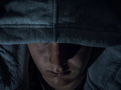 В Волжском мужчина хотел помочь прохожим и сам стал жертвой грабителей