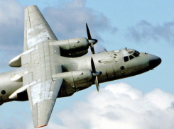 Экипаж и самолет АН-26, потерявший задний люк, продолжают находиться в Волгограде