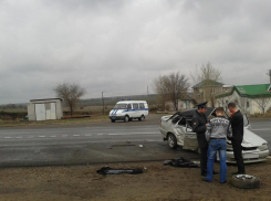 В Волгограде грузовик снес «пятнадцатую»: 1 погиб
