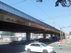 Комсомольский путепровод будет подсвечен зеленым и синим цветами 