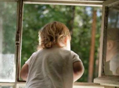 В Волгограде из окна 7 этажа выпал 2-летний мальчик