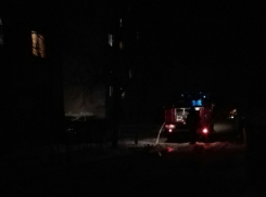 На севере Волгограда загорелось общежитие