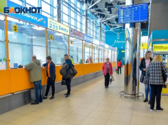 В аэропорту Волгограда пассажиров заставляют сдавать тесты на COVID-19