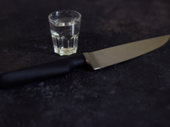 Волжанин «отжал» телефон у друга под угрозой ножа