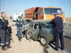 В Волгограде в массовом ДТП пострадали два водителя и 28-летняя девушка