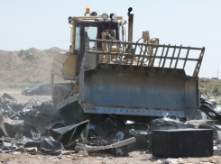  В Волжском игровые аппараты попали под бульдозер