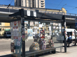 Массово заменить стекла на остановках решили в Волгограде