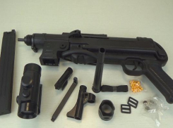 В аэропорту Волгограда игрушку приняли за пистолет-пулемет времен Третьего рейха 