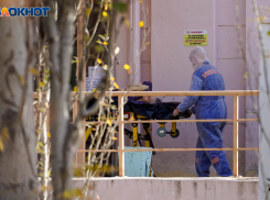 Скорые стоят в очереди: в Волгограде больницы не принимают больных с COVID-19