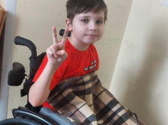 «Он позвонил мне и сильно плакал»: у волгоградского мальчика, потерявшего в ДТП руку и ноги, новая проблема со здоровьем