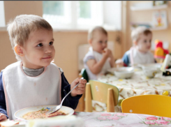Чиновники создали комиссии по контролю за питанием в детских садах Волгограда