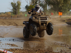 Скорость на грани: на острове Зеленом состоялись соревнования по джип-спринту и мотокроссу