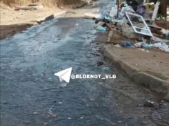 «Хожу на костылях через эту реку»: воду отключили из-за гранд-потопа в Жилгородке