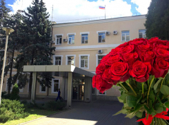 Больше 300 цветов в букетах закупают чиновники Волгограда