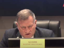 Вице-губернатор Валерий Бахин сбросит за госсчёт пожарных-парашютистов на тушение волгоградских лесов 