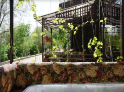 Начался снос летней площадки «Фасоль», где был убит Владимир Кадин