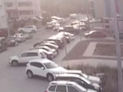 Жесткий наезд: столкновение Ford Focus с 9-летним велосипедистом в Волжском попало на видео