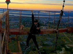 Подростки-руферы сняли на видео свое покорение самой высокой радиовышки Волгограда