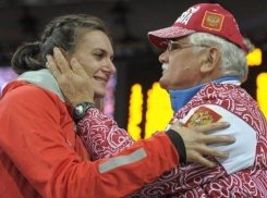 Трофимов провел с Исинбаевой первую тренировку после болезни