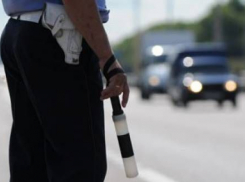 Под Волгоградом водитель без прав пытался подкупить инспектора ДПС