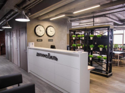 На видео показали крутой волгоградский офис в стиле лофт с панорамными окнами и видом на Мамаев курган