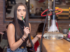 За курение кальянов в пандемию перед судом ответит бар Hookah Place в Волгограде