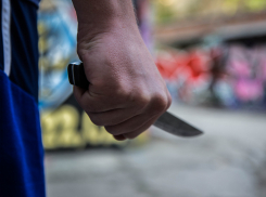 19-летнего юношу в Волгоградской области сосед изрешетил ножом за то, что тот не служил в армии