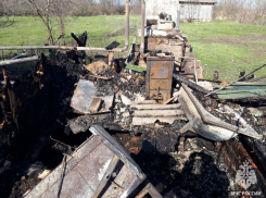 Обгоревший труп мужчины найден на месте страшного ночного пожара под Волгоградом