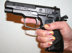 Преступник похитил из автомобиля волгоградца пистолет: возбуждено уголовное дело