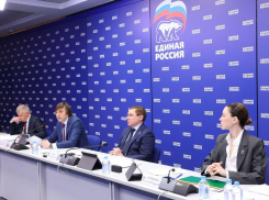 «Единая Россия» привлечет родителей для контроля работ по капремонту и строительству школ