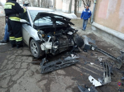 Волжанин въехал в многоквартирный дом на Hyundai: двое в больнице