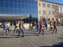 Камышин День народного единства отметил зажигательным флэшмобом 