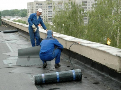 В Волгограде УК заставили отремонтировать аварийные балконы и кровлю