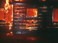 Мужчина сгорел в деревянном доме в хуторе Волгоградской области