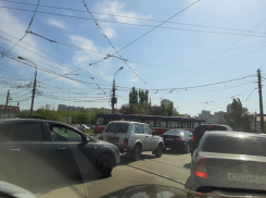 Ворошиловский район Волгограда парализовала пробка