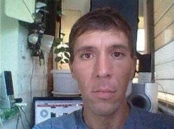 Мужчину без передних зубов разыскивают в Волгограде