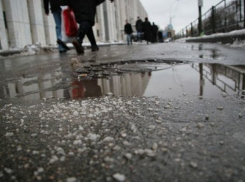 В Волгограде дороги обработали реагентами