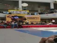  Жесткий танцевальный батл между волгоградками попал на видео